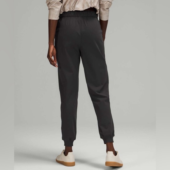 Lululemon Stretch Luxtreme High-Rise Jogger
Graphite Grey - Picture 1 of 8